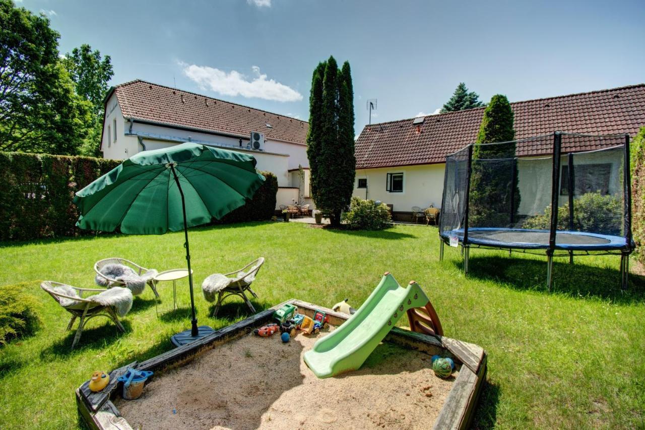 Penzion U zámeckého parku Třeboň Exterior foto